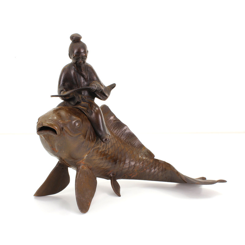 Figura antigua japonesa de hierro FIG07 koi y monje