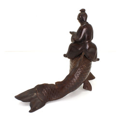 Figura antigua japonesa de hierro FIG07 koi y monje vista 4