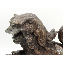 Figura japonesa bronce FIG43 león de Fu -Komainu vista 2