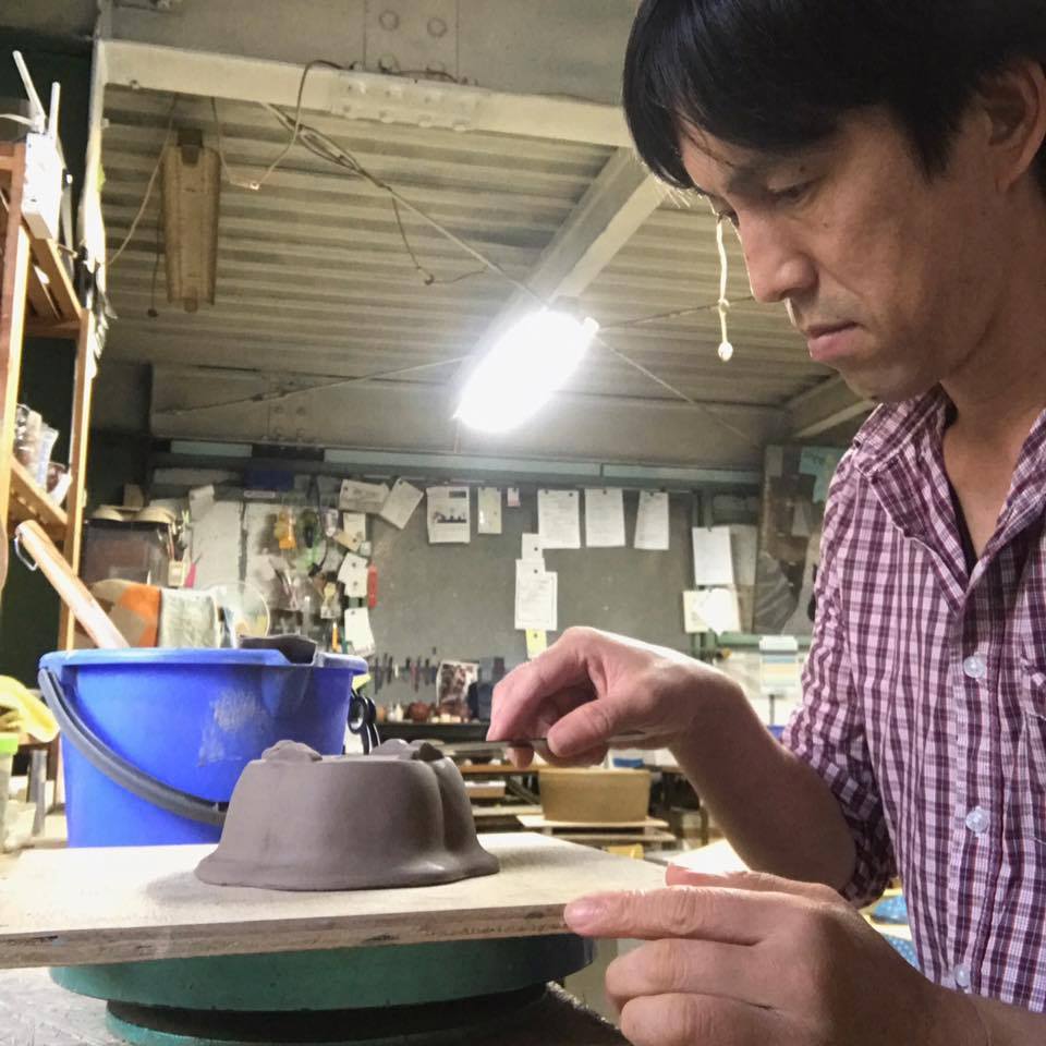 Koho watanabe finalizando un trabajo de modelado